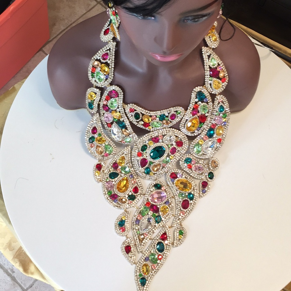 Huge Rhinestone embedded Necklace and Earrings